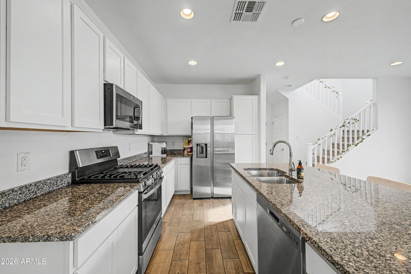 70dcaad5a606e994829d3ce4e3858a31