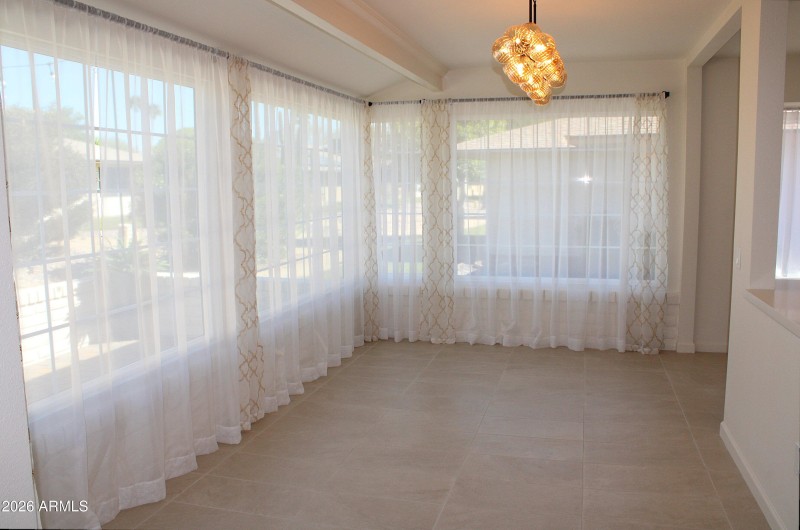 14 - Elegant Dining Rm