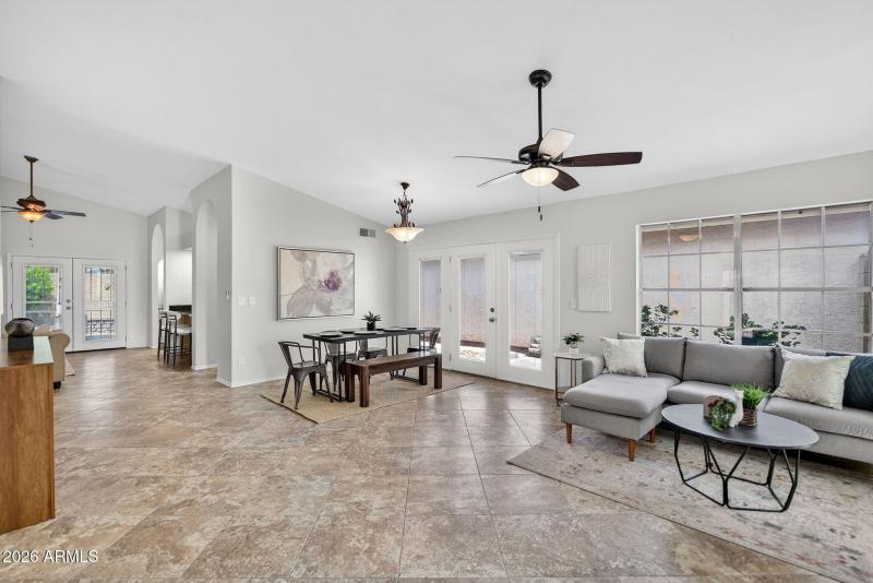 8-web-or-mls-004W Kimberly Way