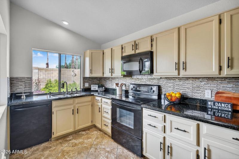 20-web-or-mls-016W Kimberly Way