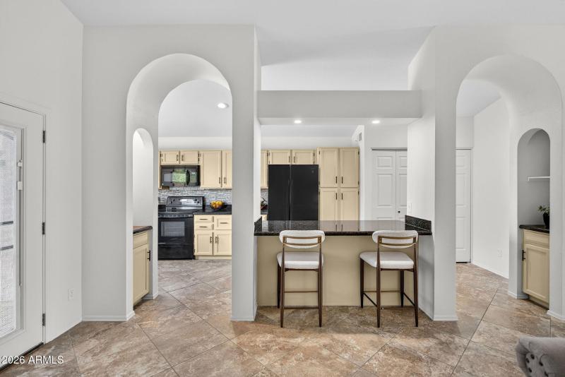 22-web-or-mls-017W Kimberly Way