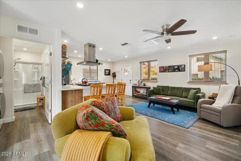 46-Guest House Living
