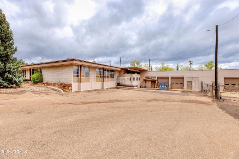 1878 W White Mountain Blvd in Lakeside