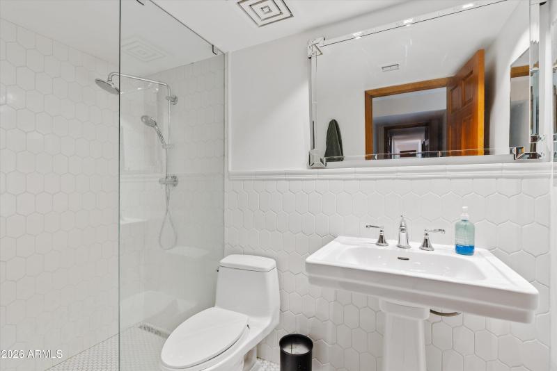 1st Floor Guest Suite Bath