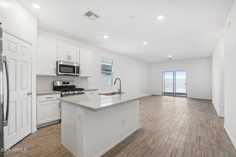 9-web-or-mls-W Moeller Rd-S3009-009