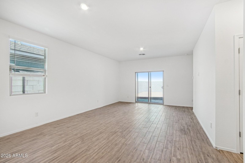 11-web-or-mls-W Moeller Rd-S3009-011