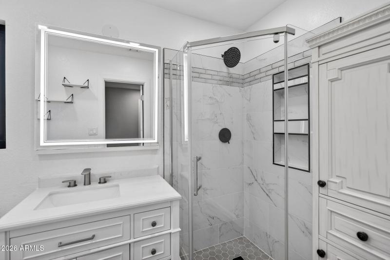 Love the lit mirror!