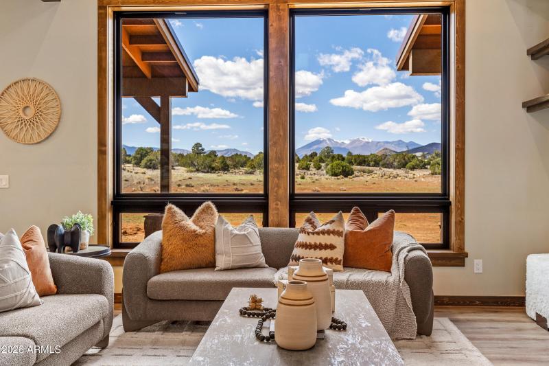 6570 Meadows Lane-10