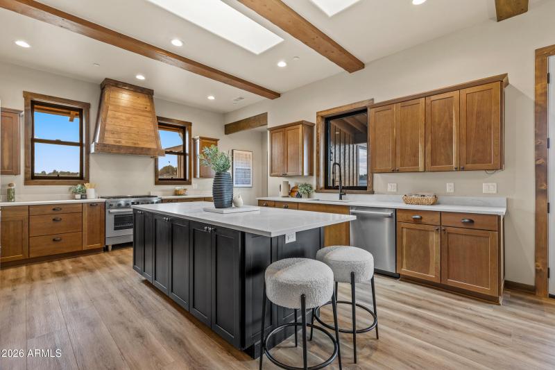 6570 Meadows Lane-16