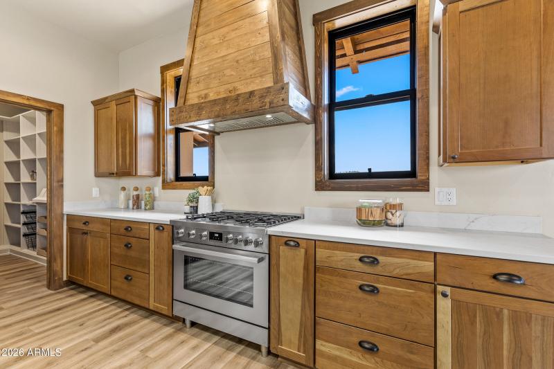 6570 Meadows Lane-18