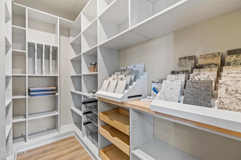 6570 Meadows Lane-23