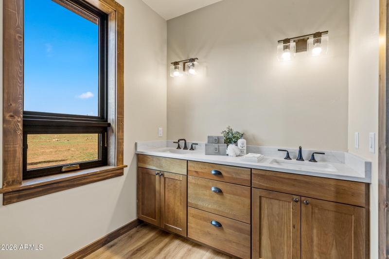 6570 Meadows Lane-26