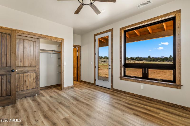 6570 Meadows Lane-30