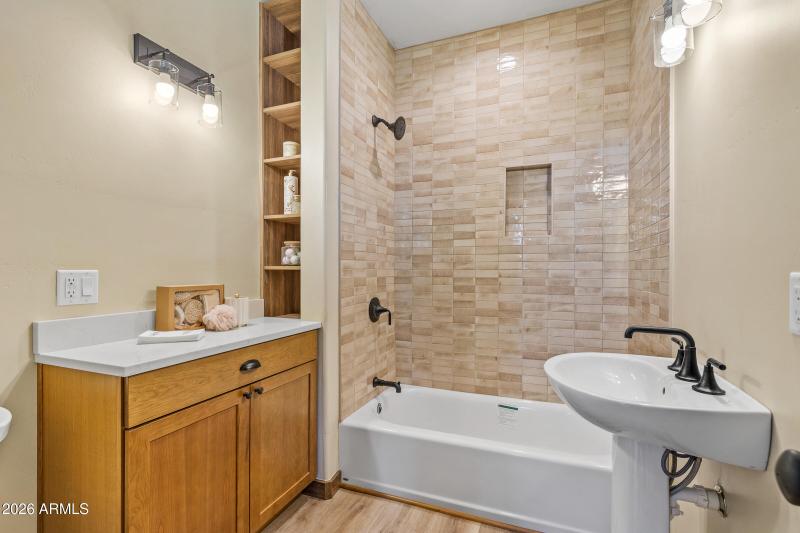 6570 Meadows Lane-31