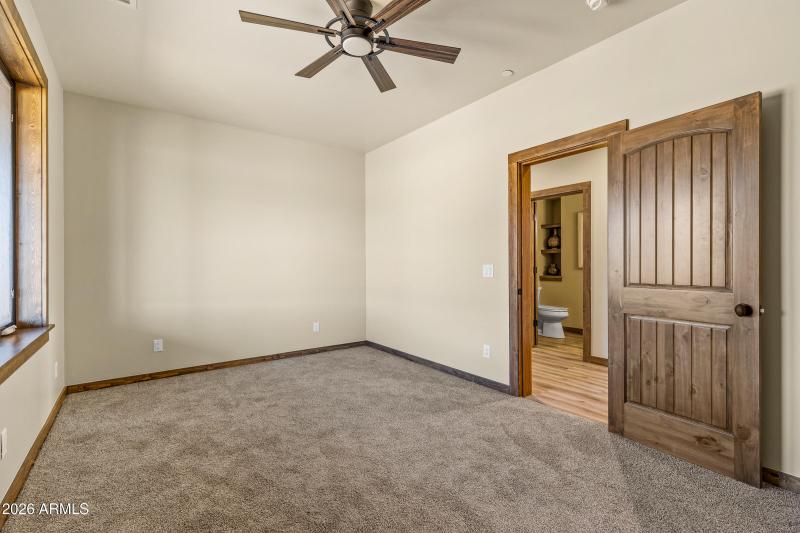 6570 Meadows Lane-33