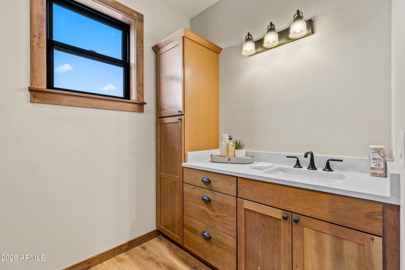 6570 Meadows Lane-34