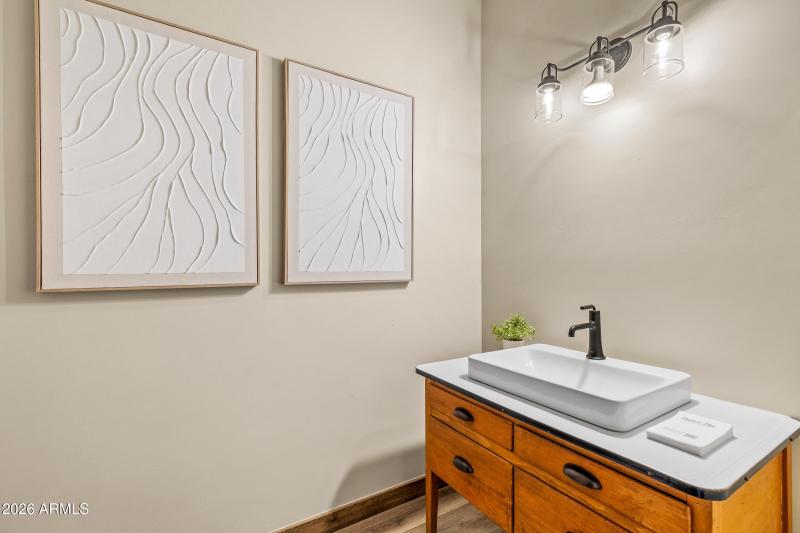 6570 Meadows Lane-36