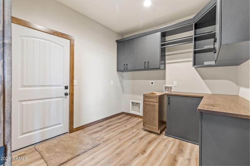 6570 Meadows Lane-37