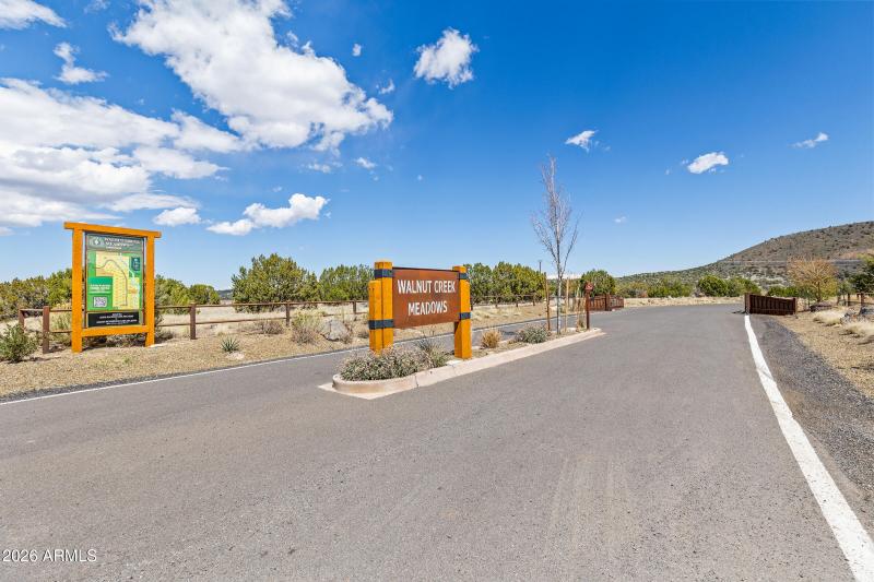 6570 Meadows Lane-38