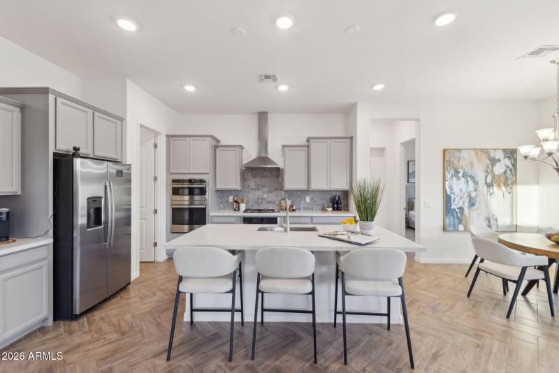 12-web-or-mls-19231-w-missouri-ave