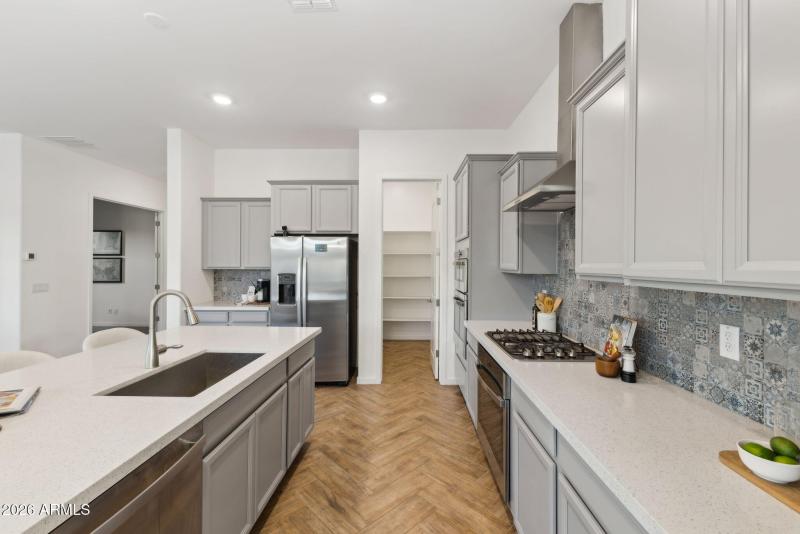 17-web-or-mls-19231-w-missouri-ave