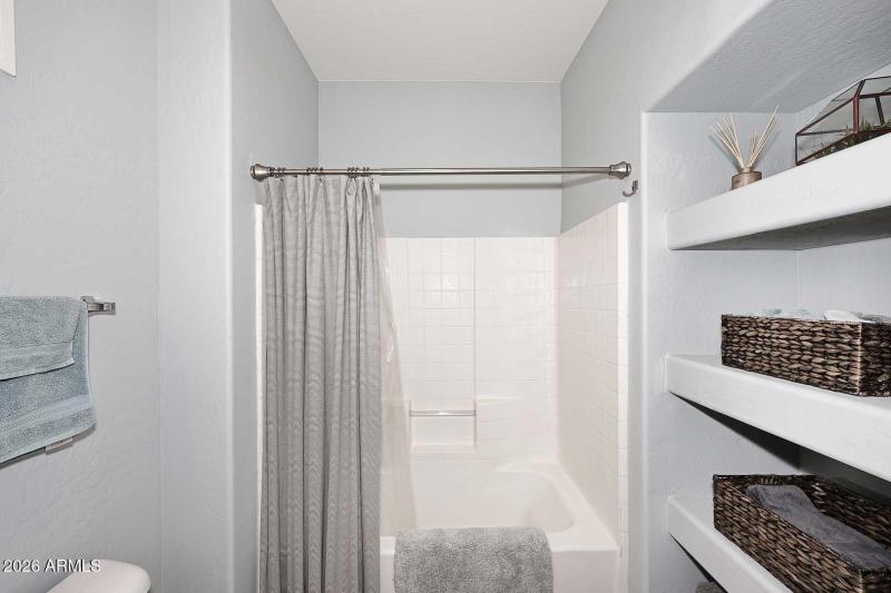 Guest Bath-Tub