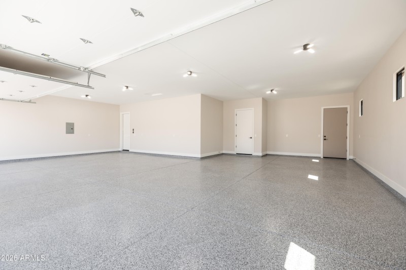 4+ Car Garage