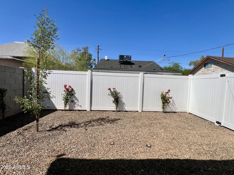 923 Private Yard