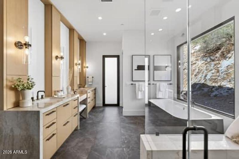 Primary Bath - 2 WC