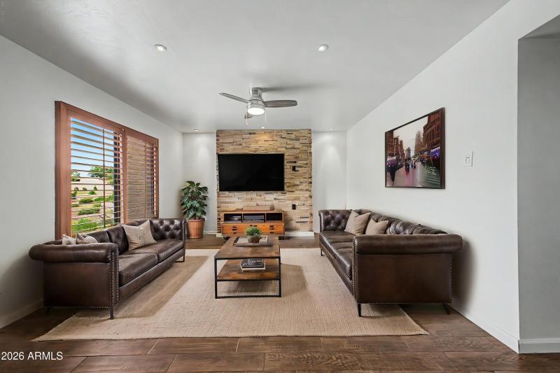 03-83rd - Living Room - Industrial - 2