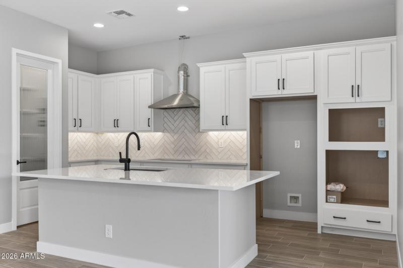8)KITCHEN