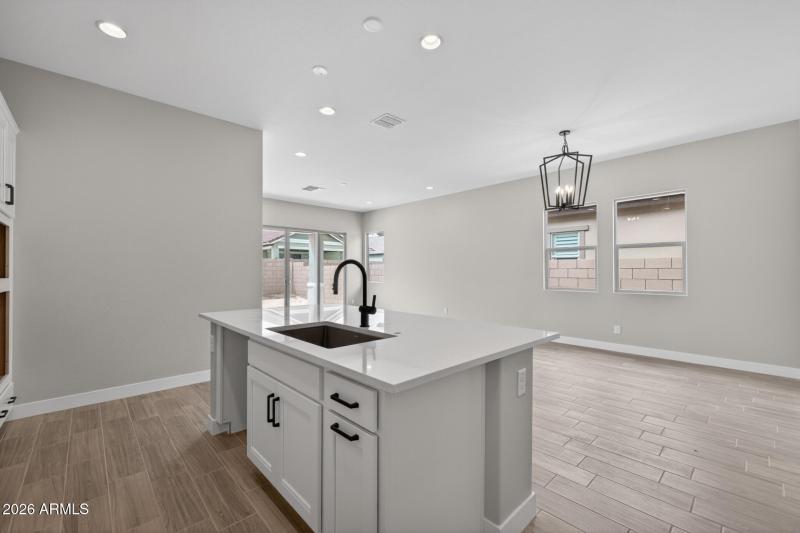 10)KITCHEN