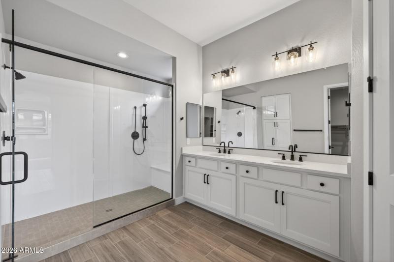 18)PRIMARY BATH