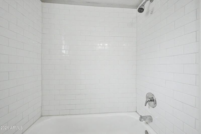17 - 4220 Bath 2