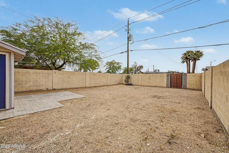 23 - 4220 Private Yard