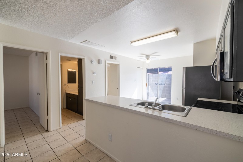 2440 E Waltann Ln - Derek - 4.15.26-15