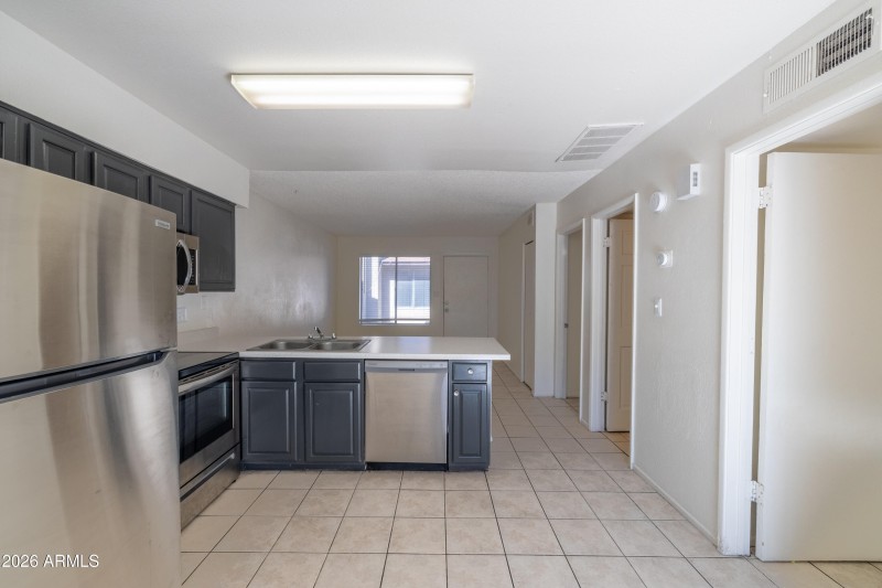 2440 E Waltann Ln - Derek - 4.15.26-19