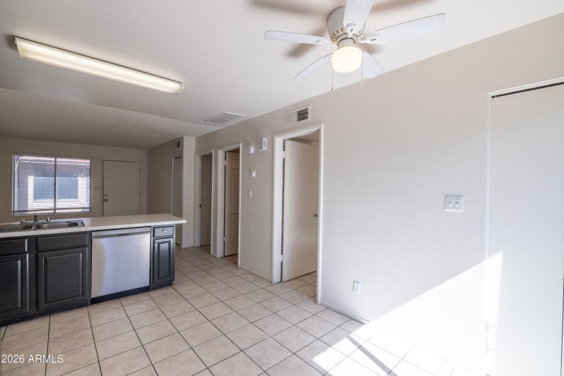 2440 E Waltann Ln - Derek - 4.15.26-22
