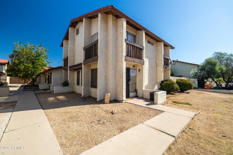 2440 E Waltann Ln - Derek - 4.15.26-33
