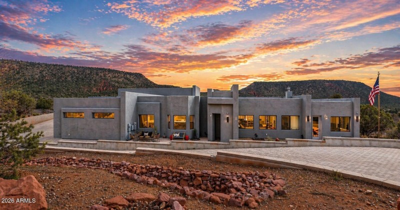 Nearly new build 4 bedroom beauty!