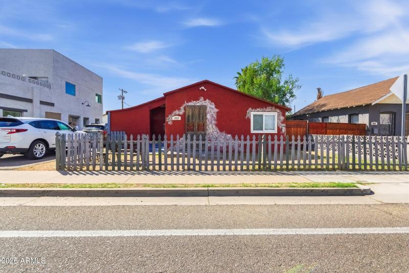 7-custom-1025 E Roosevelt St-7