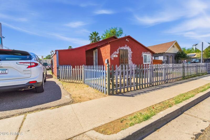 8-custom-1025 E Roosevelt St-8