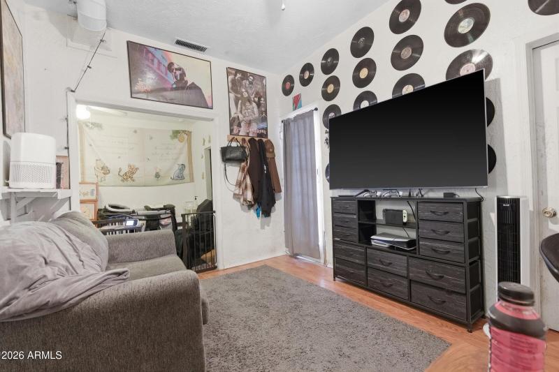 11-custom-1025 E Roosevelt St-11