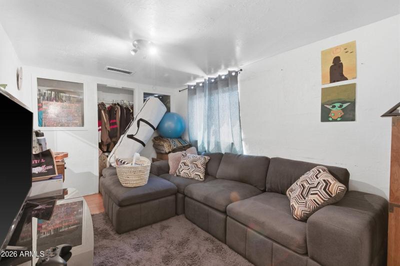 15-custom-1025 E Roosevelt St-15