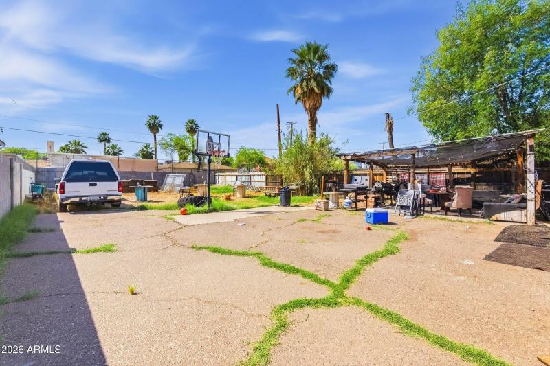 18-custom-1025 E Roosevelt St-18