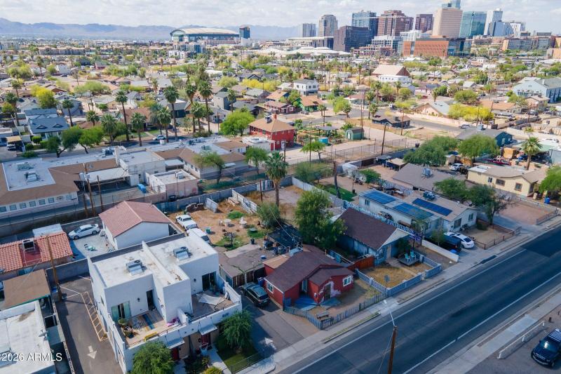 2-custom-1025 E Roosevelt St-2