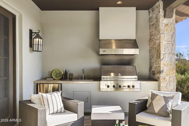 Outdoor Kitchen