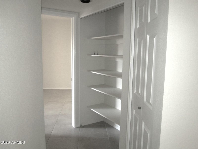 11 419 AMPLE STORAGE CLOSETS & SHELVES