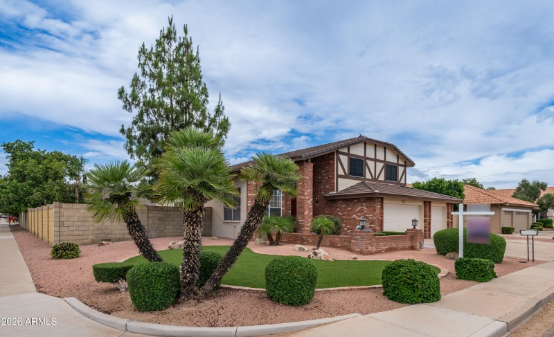 Red brick finishes, landscaped lot
