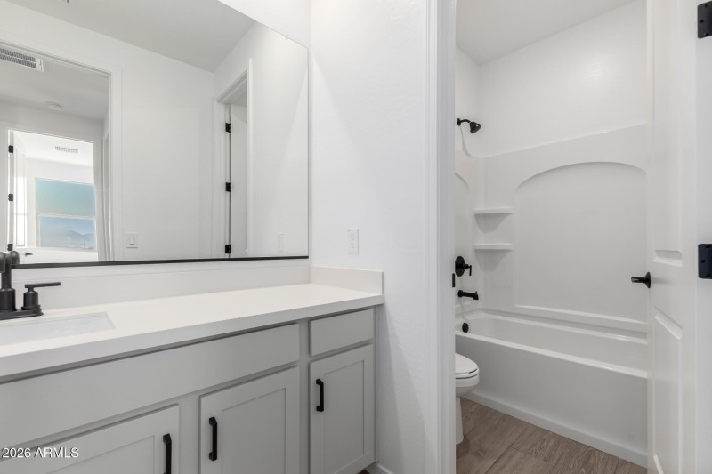 PHX_BVF_Lot 1091_Pearl_2353_Bath2